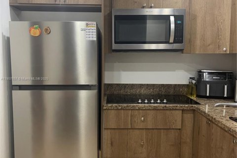 Copropriété à louer à Hialeah, Floride: 2 chambres, 91.04 m2 № 1963941 - photo 4