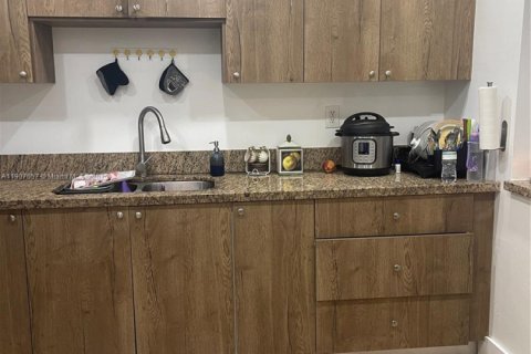 Copropriété à louer à Hialeah, Floride: 2 chambres, 91.04 m2 № 1963941 - photo 5