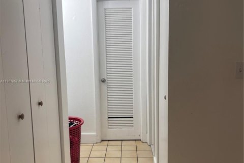 Copropriété à louer à Hialeah, Floride: 2 chambres, 91.04 m2 № 1963941 - photo 24