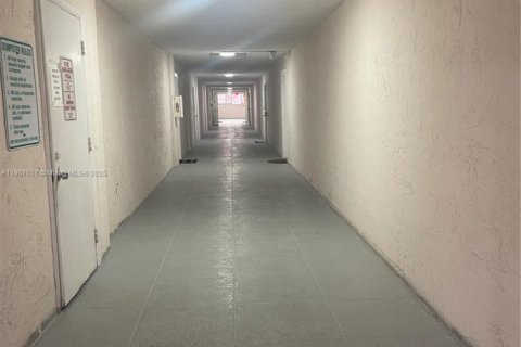 Copropriété à louer à Hialeah, Floride: 2 chambres, 91.04 m2 № 1963941 - photo 26