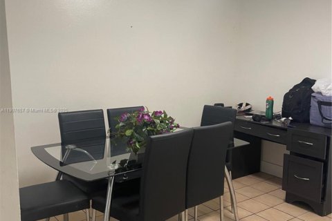 Copropriété à louer à Hialeah, Floride: 2 chambres, 91.04 m2 № 1963941 - photo 7