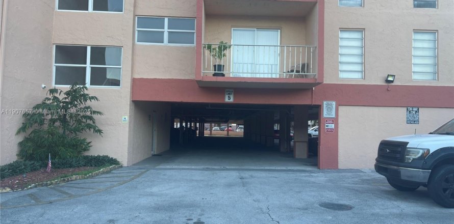 Condo à Hialeah, Floride, 2 chambres  № 1963941