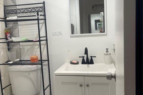 Copropriété à louer à Hialeah, Floride: 2 chambres, 91.04 m2 № 1963941 - photo 21