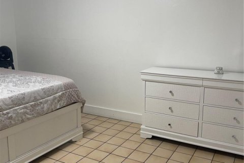 Copropriété à louer à Hialeah, Floride: 2 chambres, 91.04 m2 № 1963941 - photo 18