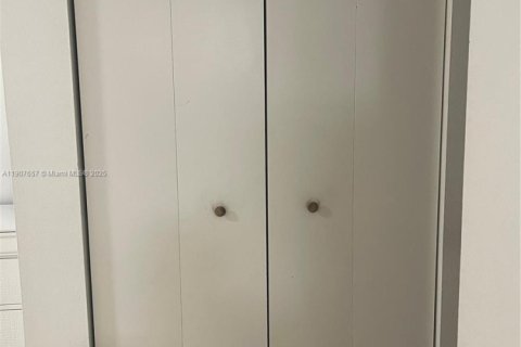 Copropriété à louer à Hialeah, Floride: 2 chambres, 91.04 m2 № 1963941 - photo 19