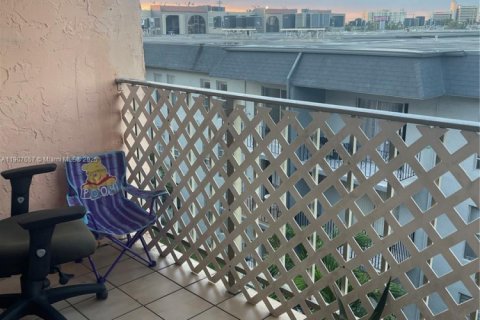 Copropriété à louer à Hialeah, Floride: 2 chambres, 91.04 m2 № 1963941 - photo 25