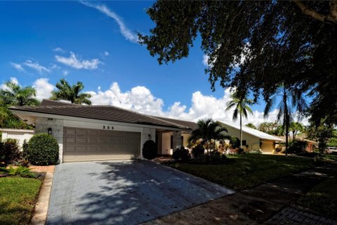 House in Deerfield Beach, Florida 3 bedrooms, 334.45 sq.m. № 965975 - photo 1