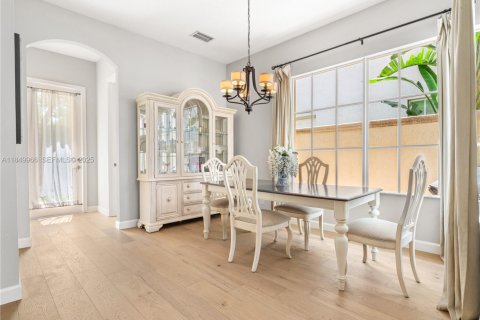 House in Palm Beach Gardens, Florida 3 bedrooms, 207.64 sq.m. № 2038703 - photo 9