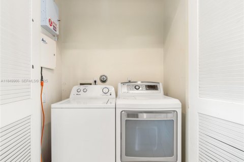 House in Palm Beach Gardens, Florida 3 bedrooms, 207.64 sq.m. № 2038703 - photo 16