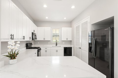 House in Palm Beach Gardens, Florida 3 bedrooms, 207.64 sq.m. № 2038703 - photo 11