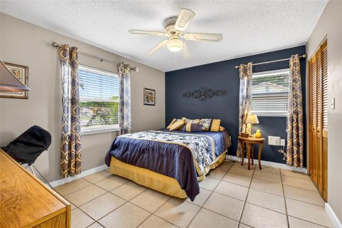 House in Zephyrhills, Florida 2 bedrooms, 113.53 sq.m. № 2230887 - photo 22