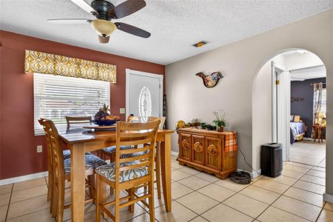 House in Zephyrhills, Florida 2 bedrooms, 113.53 sq.m. № 2230887 - photo 8