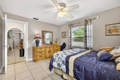 House in Zephyrhills, Florida 2 bedrooms, 113.53 sq.m. № 2230887 - photo 23