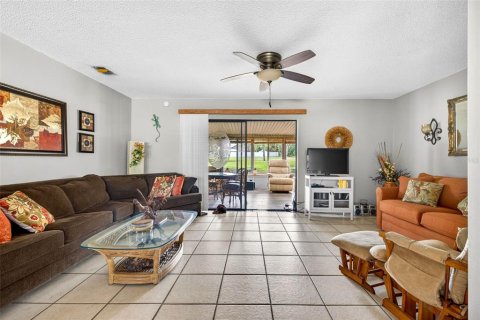 House in Zephyrhills, Florida 2 bedrooms, 113.53 sq.m. № 2230887 - photo 15