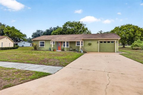 House in Zephyrhills, Florida 2 bedrooms, 113.53 sq.m. № 2230887 - photo 2