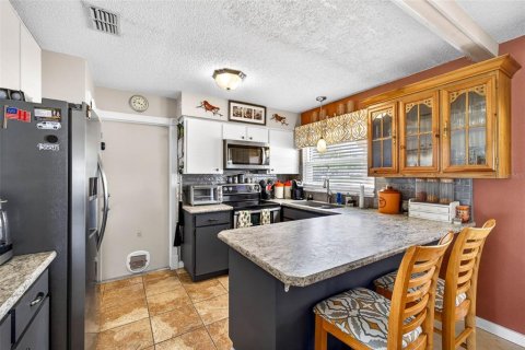 House in Zephyrhills, Florida 2 bedrooms, 113.53 sq.m. № 2230887 - photo 10