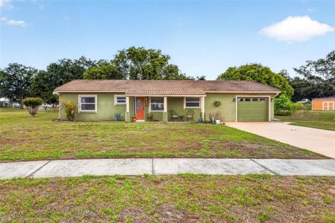 House in Zephyrhills, Florida 2 bedrooms, 113.53 sq.m. № 2230887 - photo 3