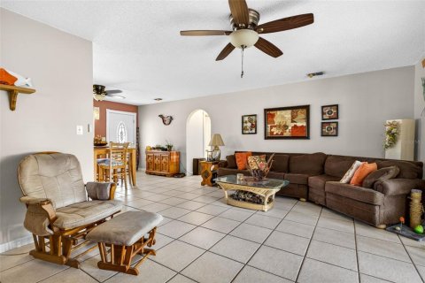 House in Zephyrhills, Florida 2 bedrooms, 113.53 sq.m. № 2230887 - photo 17