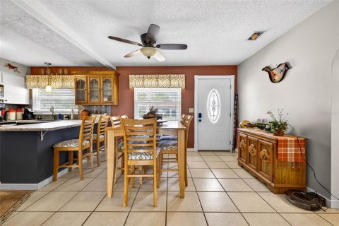 House in Zephyrhills, Florida 2 bedrooms, 113.53 sq.m. № 2230887 - photo 7
