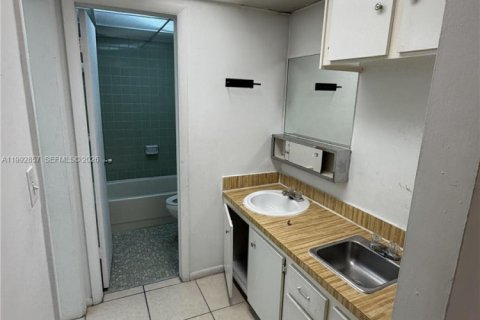 Condominio en alquiler en Hialeah, Florida, 1 dormitorio, 35.49 m2 № 2056712 - foto 5