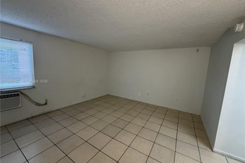 Condominio en alquiler en Hialeah, Florida, 1 dormitorio, 35.49 m2 № 2056712 - foto 4