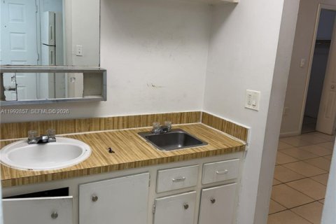 Condominio en alquiler en Hialeah, Florida, 1 dormitorio, 35.49 m2 № 2056712 - foto 6