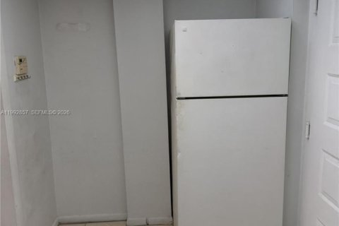 Condominio en alquiler en Hialeah, Florida, 1 dormitorio, 35.49 m2 № 2056712 - foto 8
