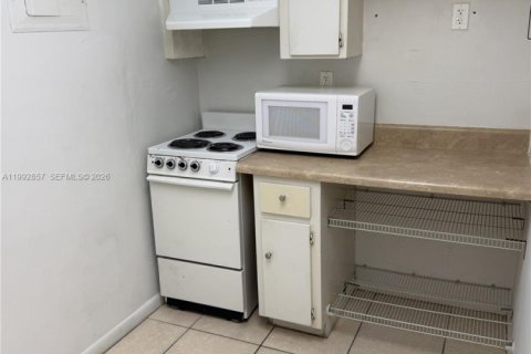 Condominio en alquiler en Hialeah, Florida, 1 dormitorio, 35.49 m2 № 2056712 - foto 7
