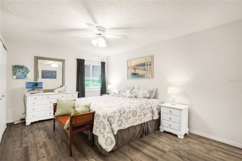 Condo in Sarasota, Florida, 2 bedrooms  № 2230416 - photo 17