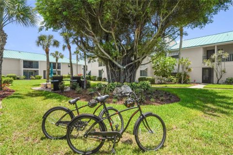 Condo in Sarasota, Florida, 2 bedrooms  № 2230416 - photo 28