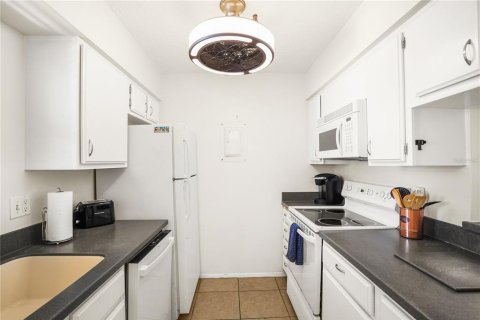 Condo in Sarasota, Florida, 2 bedrooms  № 2230416 - photo 14