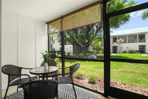 Condo in Sarasota, Florida, 2 bedrooms  № 2230416 - photo 27