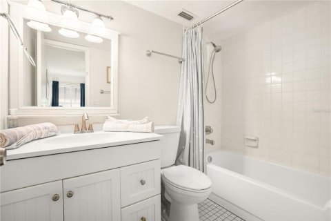 Condo in Sarasota, Florida, 2 bedrooms  № 2230416 - photo 21