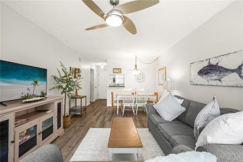 Condo in Sarasota, Florida, 2 bedrooms  № 2230416 - photo 10