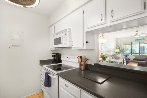 Condo in Sarasota, Florida, 2 bedrooms  № 2230416 - photo 16