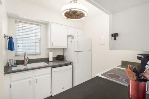 Condo in Sarasota, Florida, 2 bedrooms  № 2230416 - photo 13