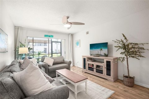 Condo in Sarasota, Florida, 2 bedrooms  № 2230416 - photo 6