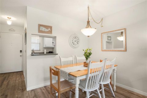 Condo in Sarasota, Florida, 2 bedrooms  № 2230416 - photo 11