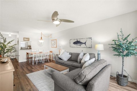 Condo in Sarasota, Florida, 2 bedrooms  № 2230416 - photo 8