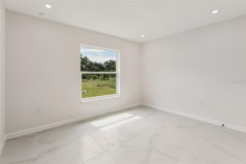 House in Avon Park, Florida 3 bedrooms, 139.35 sq.m. № 2231307 - photo 10