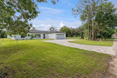 House in Avon Park, Florida 3 bedrooms, 139.35 sq.m. № 2231307 - photo 2