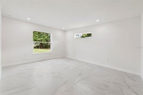 House in Avon Park, Florida 3 bedrooms, 139.35 sq.m. № 2231307 - photo 12