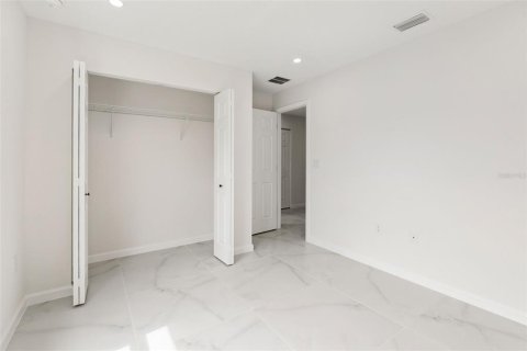 House in Avon Park, Florida 3 bedrooms, 139.35 sq.m. № 2231307 - photo 13