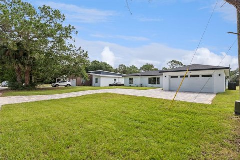 House in Avon Park, Florida 3 bedrooms, 139.35 sq.m. № 2231307 - photo 3