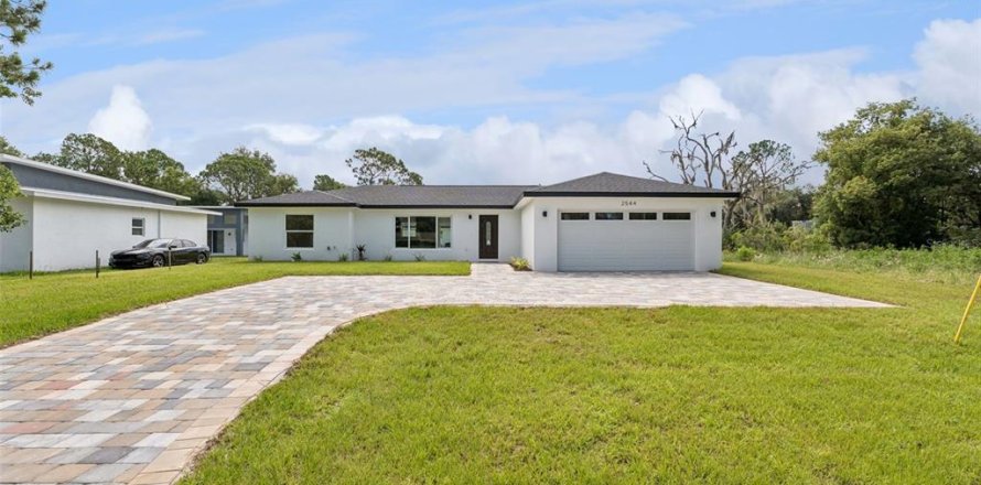 House in Avon Park, Florida 3 bedrooms, 139.35 sq.m. № 2231307
