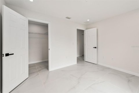 House in Avon Park, Florida 3 bedrooms, 139.35 sq.m. № 2231307 - photo 11