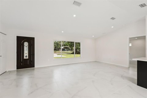 House in Avon Park, Florida 3 bedrooms, 139.35 sq.m. № 2231307 - photo 4