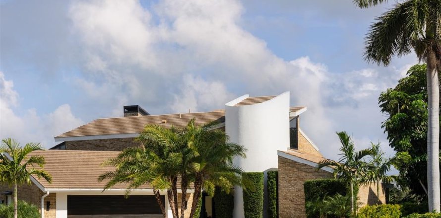 House in Saint Petersburg, Florida 4 bedrooms, 408.77 sq.m. № 1733616