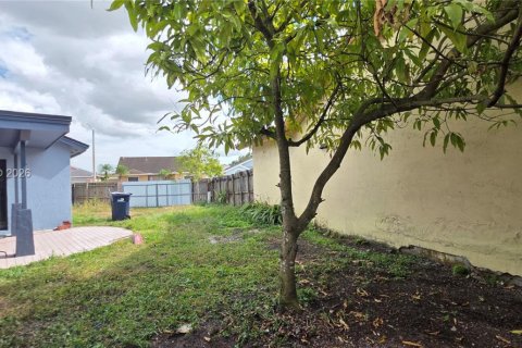 House in Miami, Florida 3 bedrooms, 120.31 sq.m. № 2000427 - photo 10