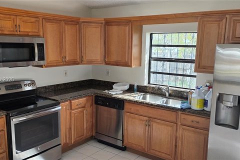 House in Miami, Florida 3 bedrooms, 120.31 sq.m. № 2000427 - photo 25